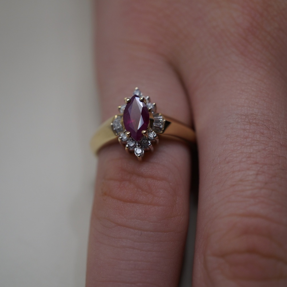 14KY Gold Ruby & Diamond ring - Picture 5 of 5